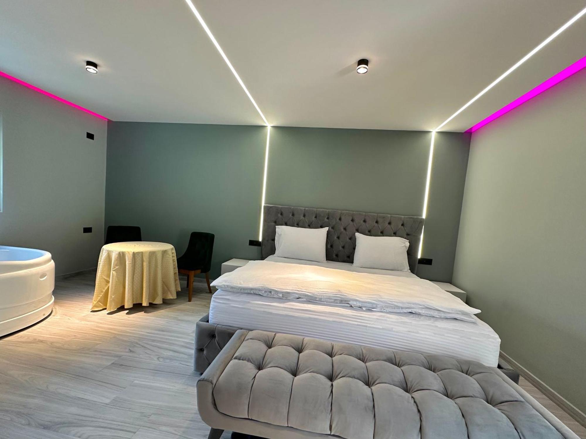Breezy Hotel Valbone Bilik gambar