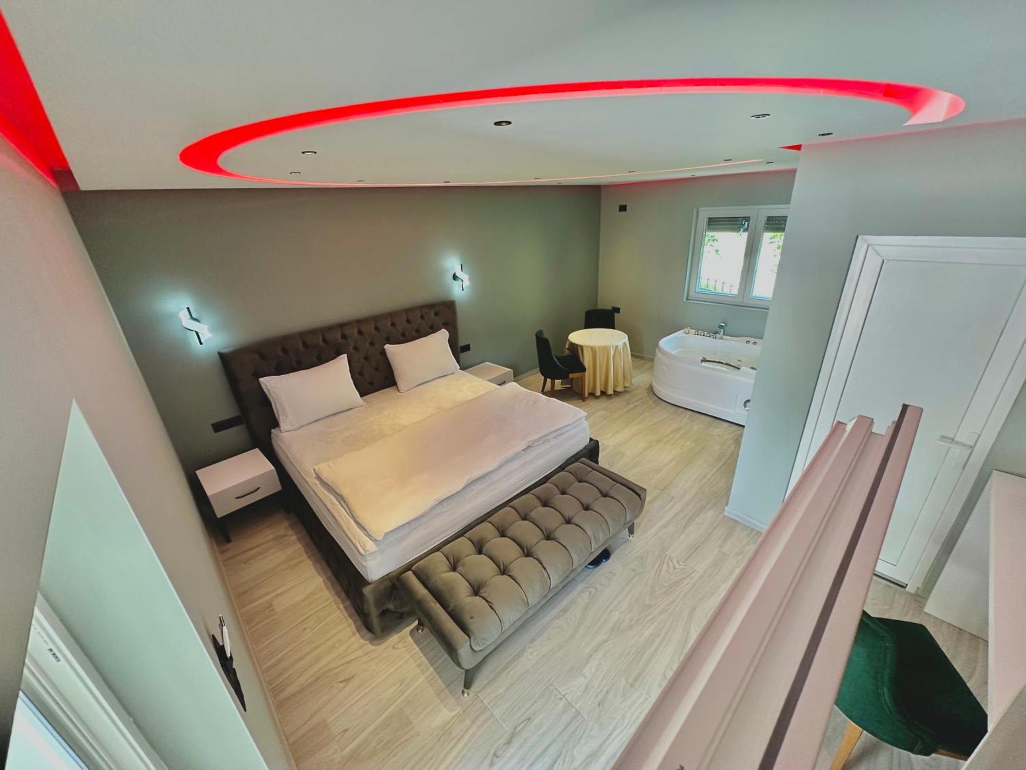 Breezy Hotel Valbone Bilik gambar