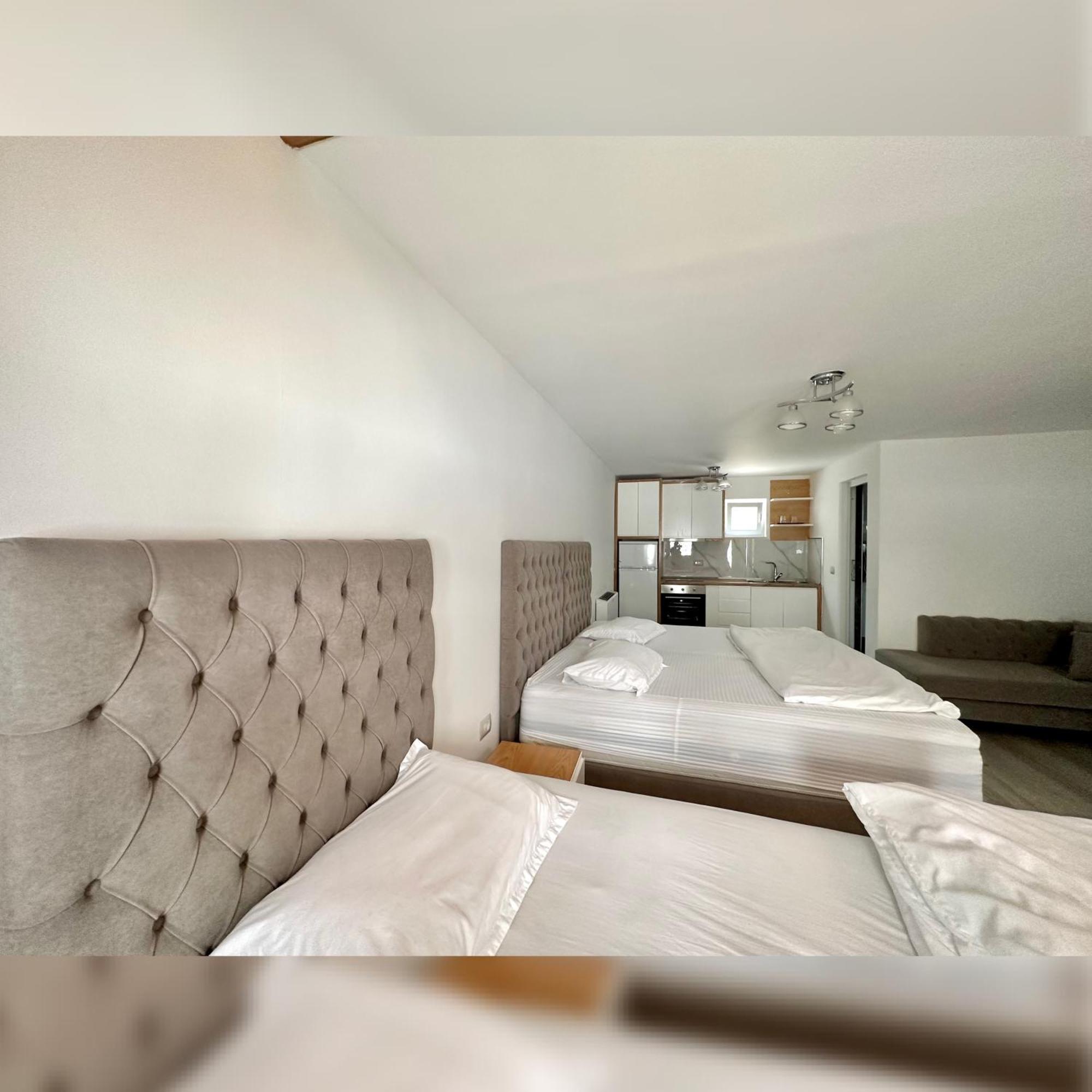Breezy Hotel Valbone Bilik gambar